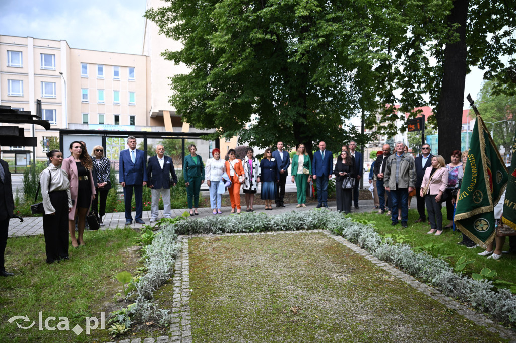 PSL składa kwiaty pod pomnikiem Witosa
