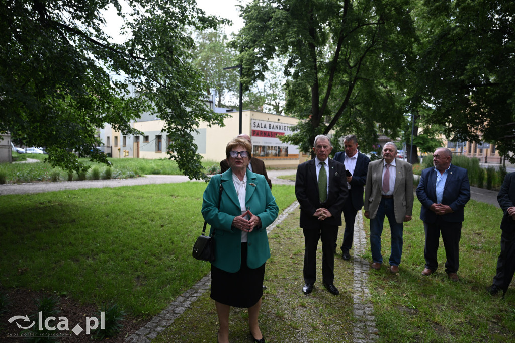 PSL składa kwiaty pod pomnikiem Witosa