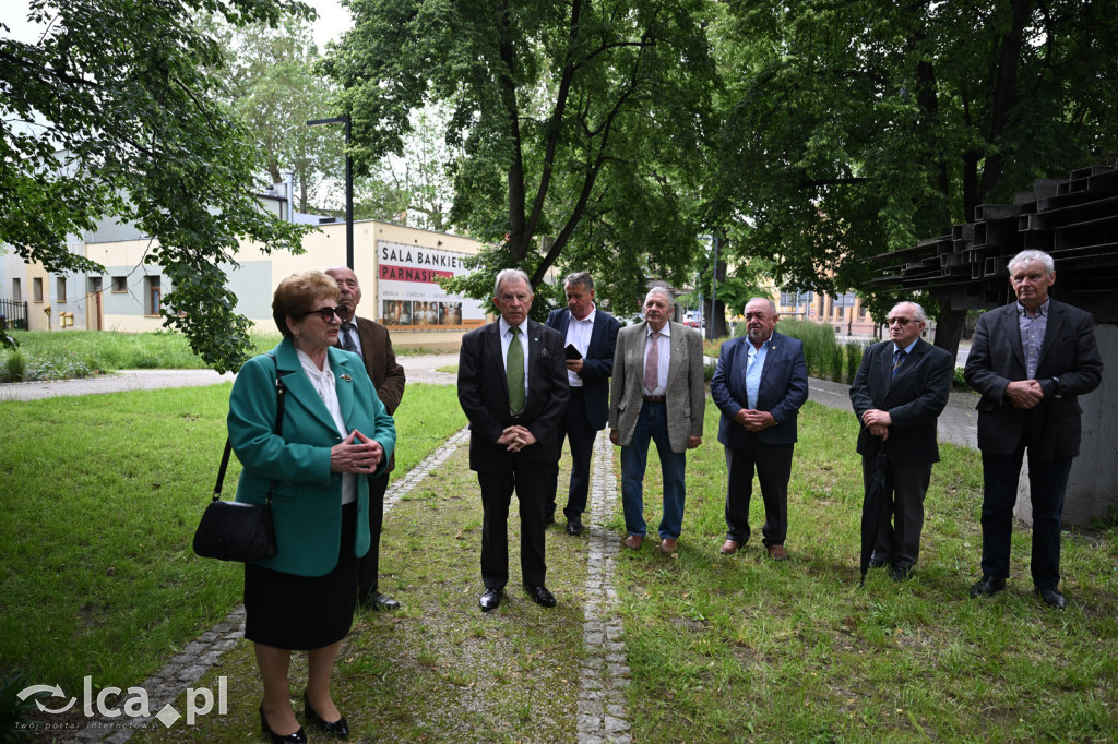 PSL składa kwiaty pod pomnikiem Witosa