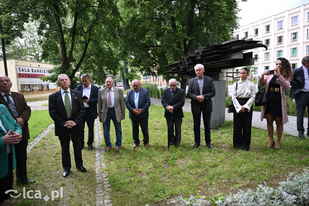 PSL składa kwiaty pod pomnikiem Witosa