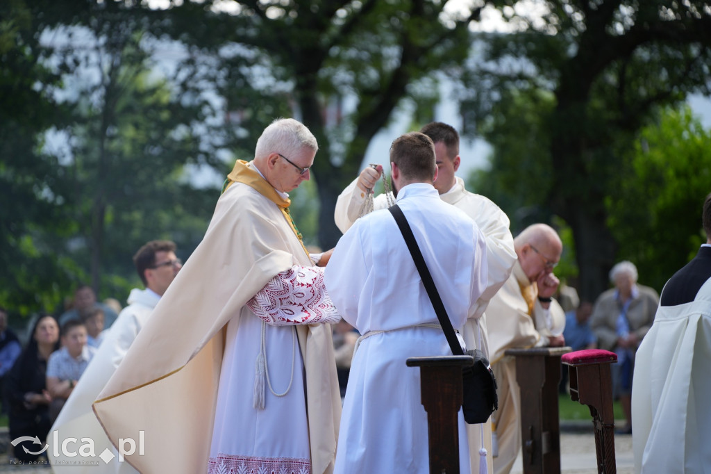 Tysiące wiernych uczestniczyly w procesji