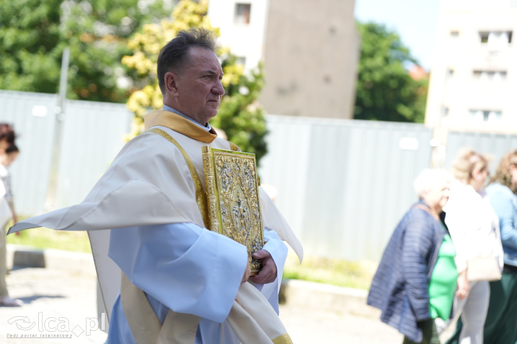 Tysiące wiernych uczestniczyly w procesji