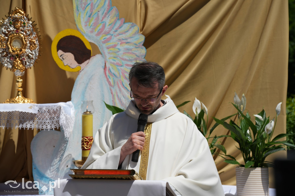 Tysiące wiernych uczestniczyly w procesji