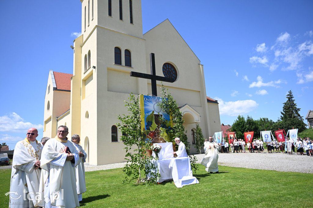 Parafie na Piekarach wspólnie uczciły Boże Ciało