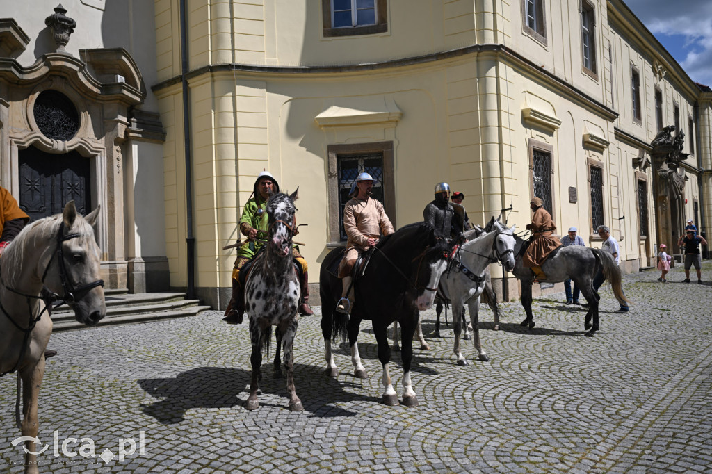 Legnickie Pole 1241 edycja 2015 rozpoczęta paradą