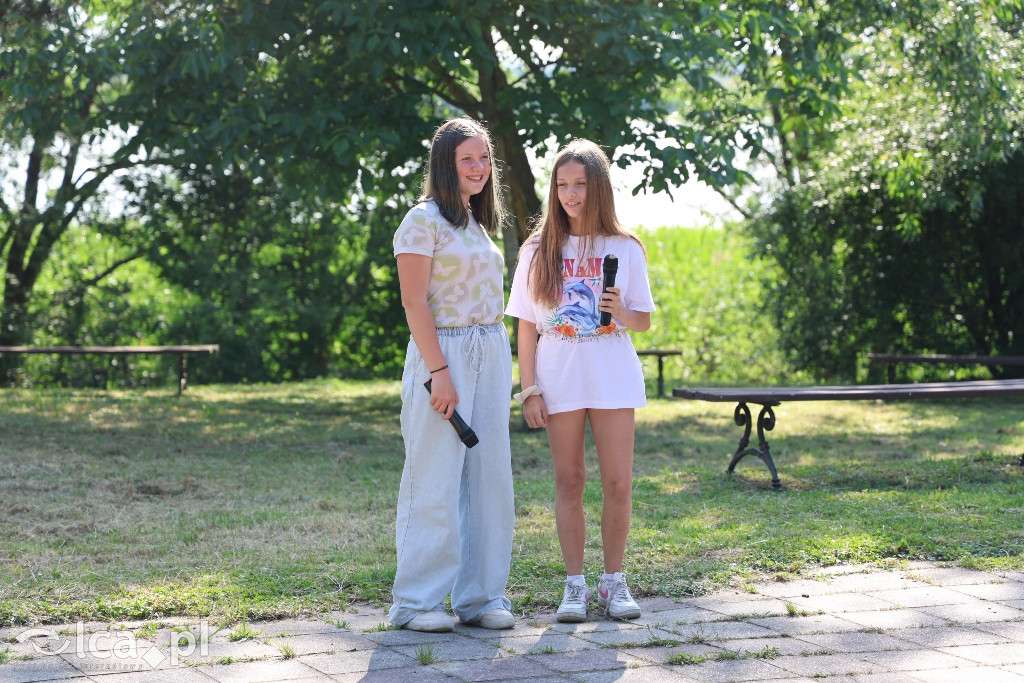 Kwiat paproci, pianowa impreza i ogień pod dębami