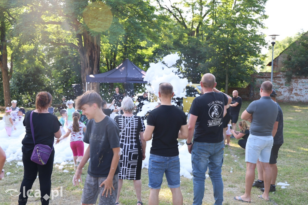 Kwiat paproci, pianowa impreza i ogień pod dębami