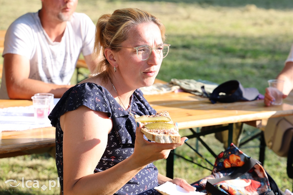 Kwiat paproci, pianowa impreza i ogień pod dębami