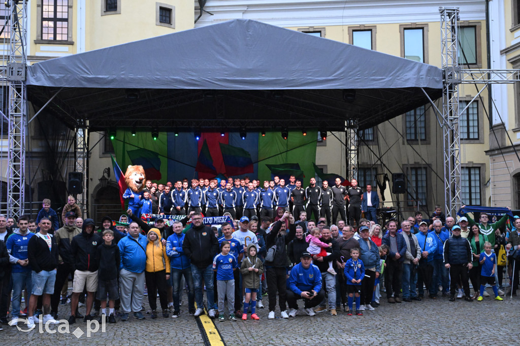 Miedź Legnica zaprezentowała drużyny