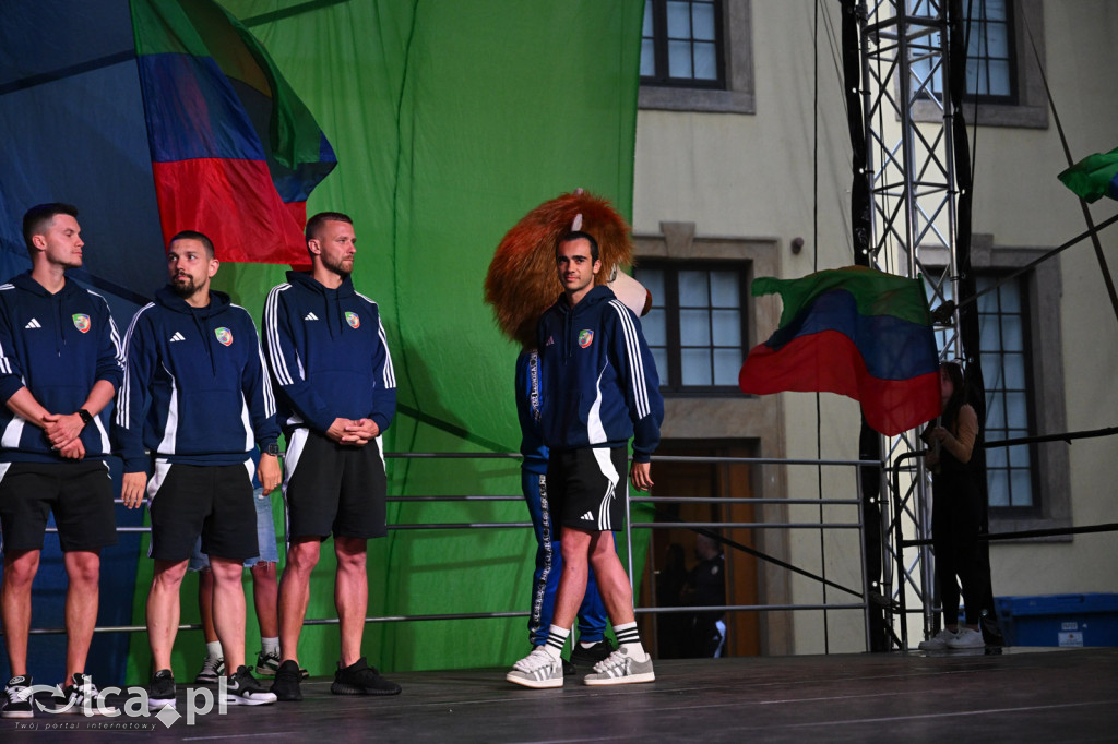 Miedź Legnica zaprezentowała drużyny