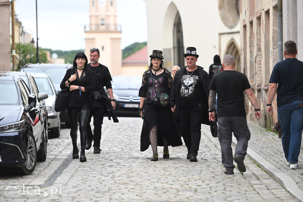 Zobacz, jak wygląda czarna strona piękna