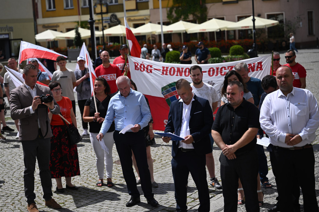 Protest „Stop imigracji” w centrum Legnicy.