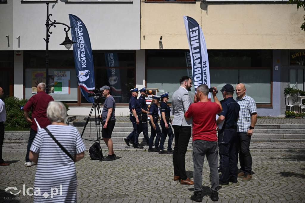 Protest „Stop imigracji” w centrum Legnicy.