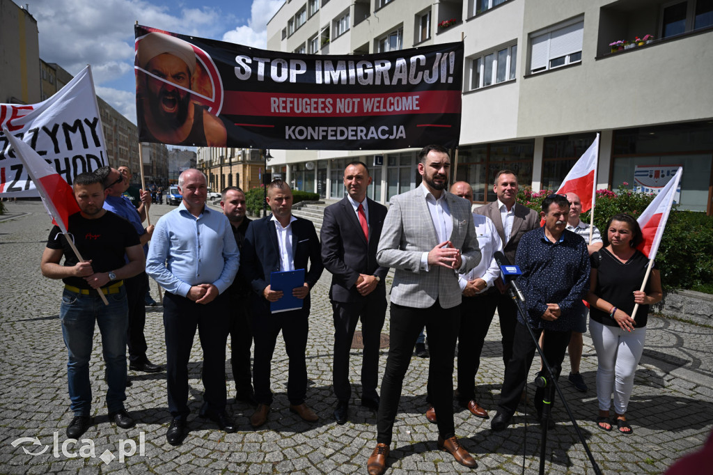 Protest „Stop imigracji” w centrum Legnicy.