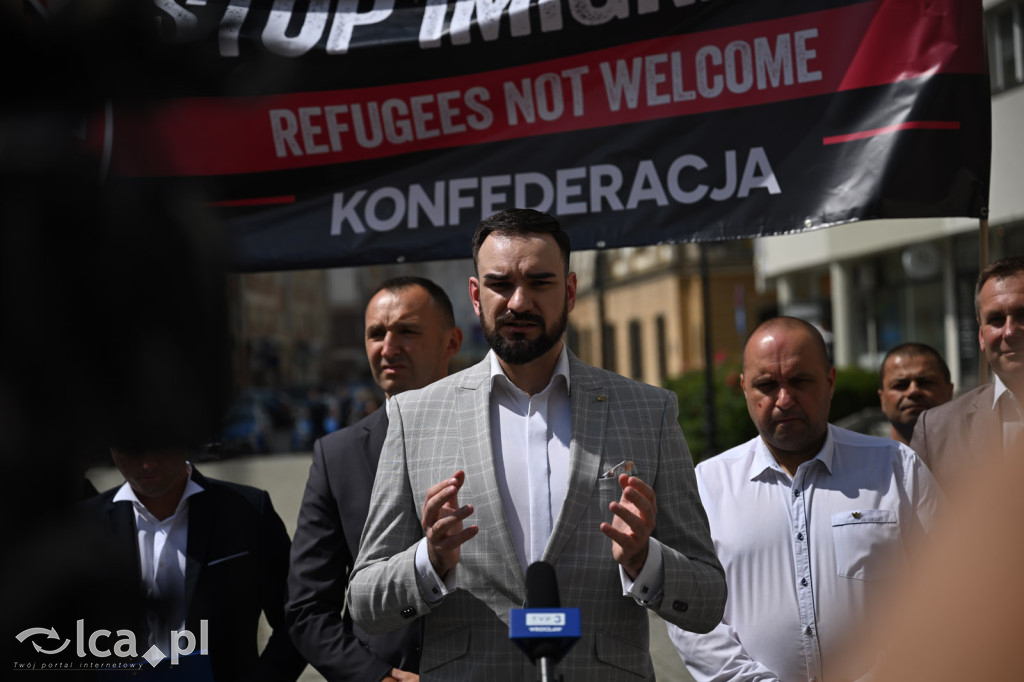 Protest „Stop imigracji” w centrum Legnicy.
