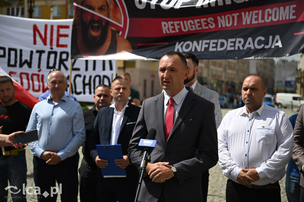 Protest „Stop imigracji” w centrum Legnicy.