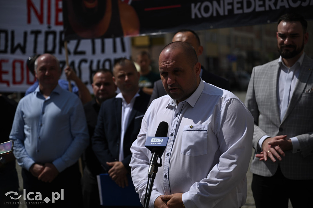 Protest „Stop imigracji” w centrum Legnicy.