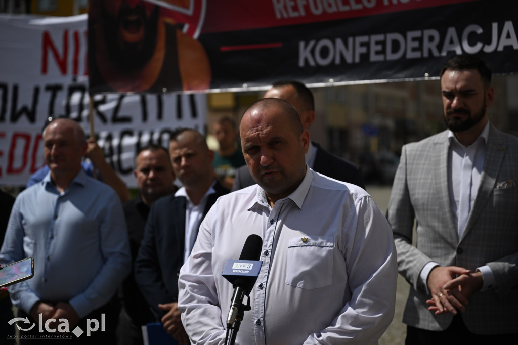 Protest „Stop imigracji” w centrum Legnicy.