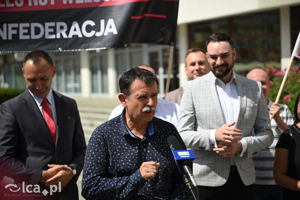 Protest „Stop imigracji” w centrum Legnicy.