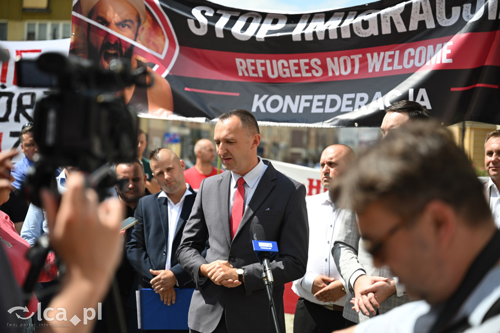 Protest „Stop imigracji” w centrum Legnicy.