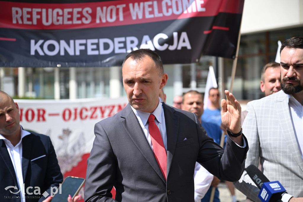 Protest „Stop imigracji” w centrum Legnicy.