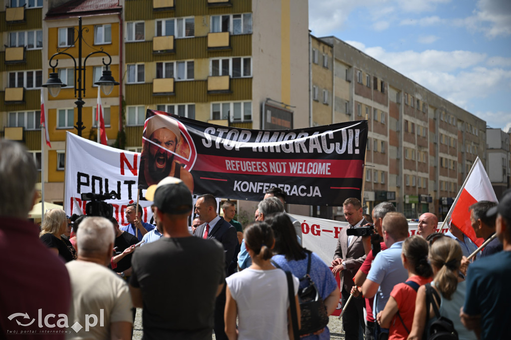 Protest „Stop imigracji” w centrum Legnicy.