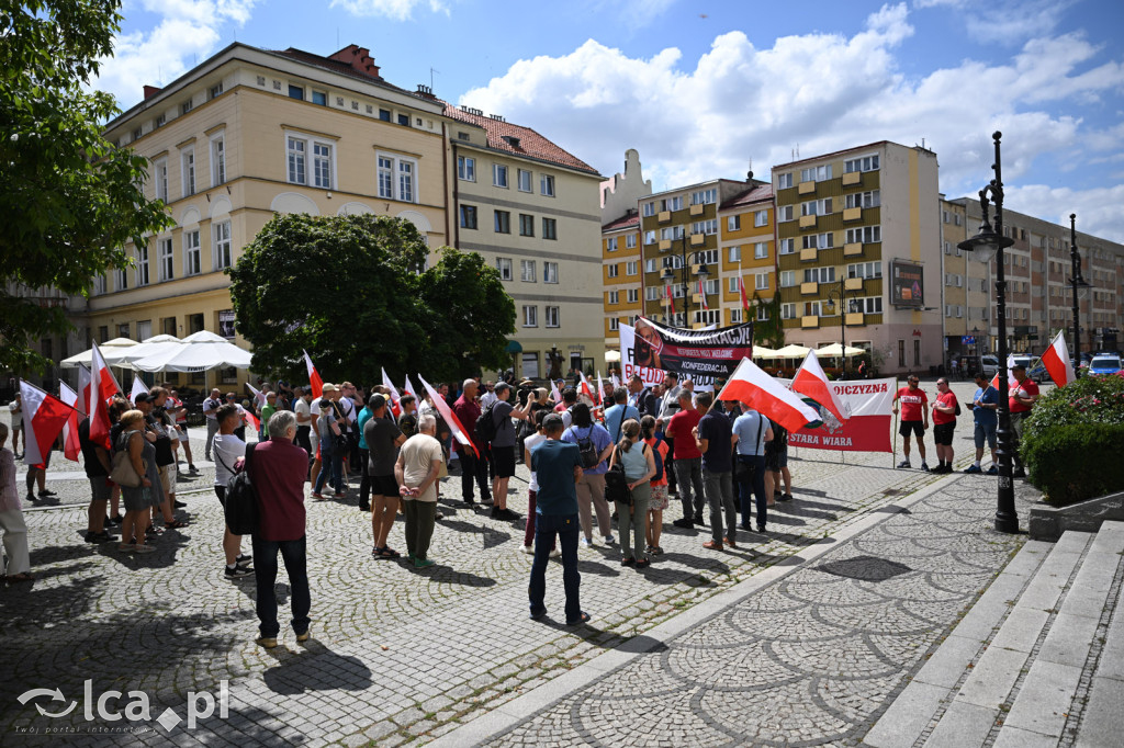 Protest „Stop imigracji” w centrum Legnicy.