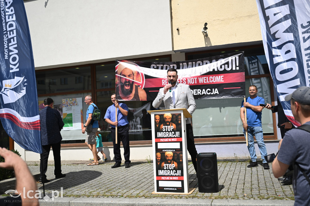 Protest „Stop imigracji” w centrum Legnicy.