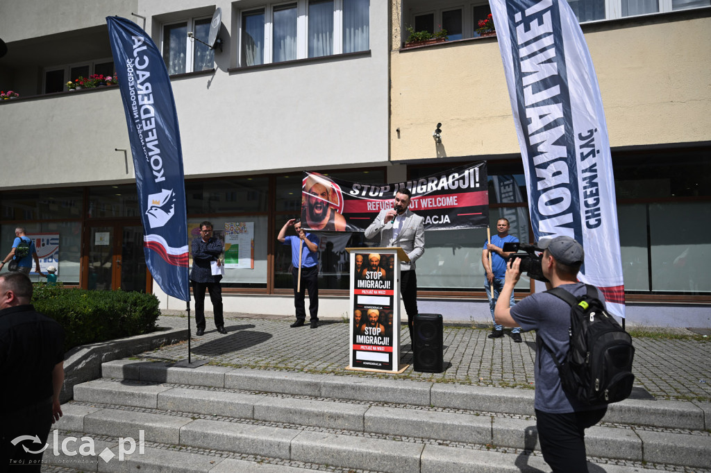 Protest „Stop imigracji” w centrum Legnicy.