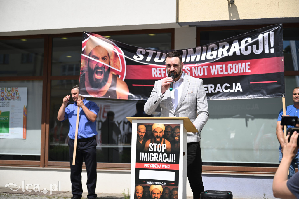 Protest „Stop imigracji” w centrum Legnicy.