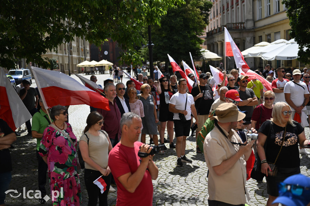 Protest „Stop imigracji” w centrum Legnicy.