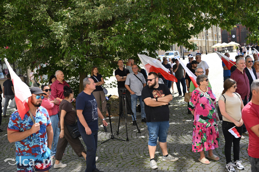Protest „Stop imigracji” w centrum Legnicy.