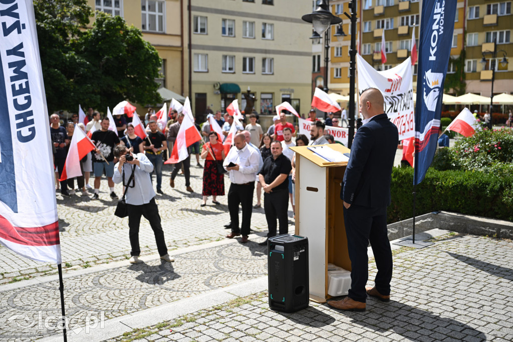 Protest „Stop imigracji” w centrum Legnicy.