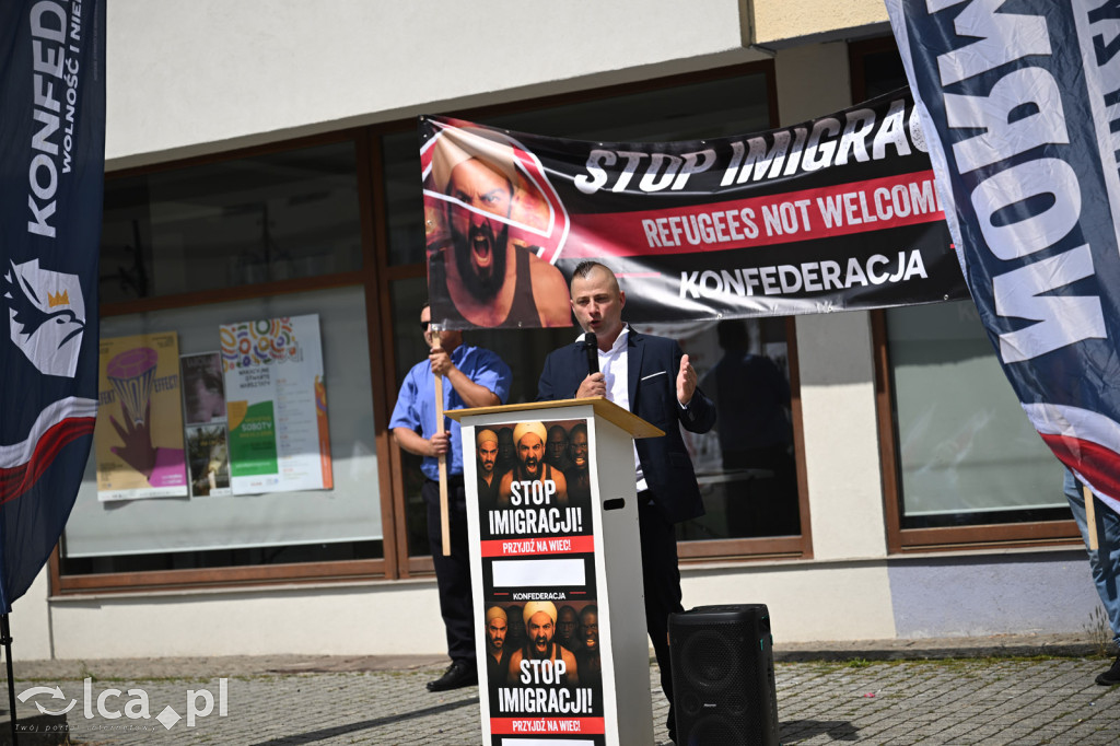 Protest „Stop imigracji” w centrum Legnicy.