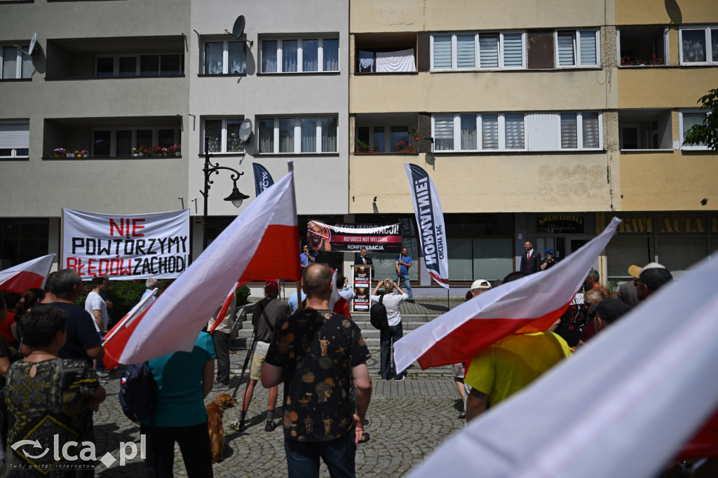 Protest „Stop imigracji” w centrum Legnicy.