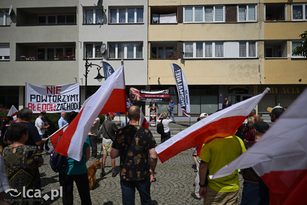 Protest „Stop imigracji” w centrum Legnicy.