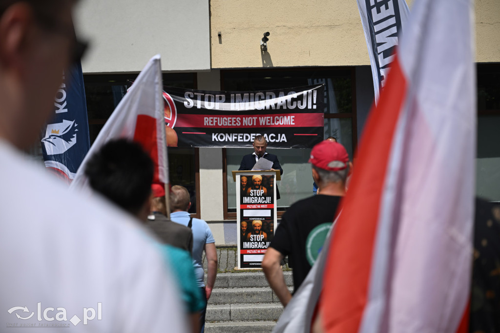 Protest „Stop imigracji” w centrum Legnicy.
