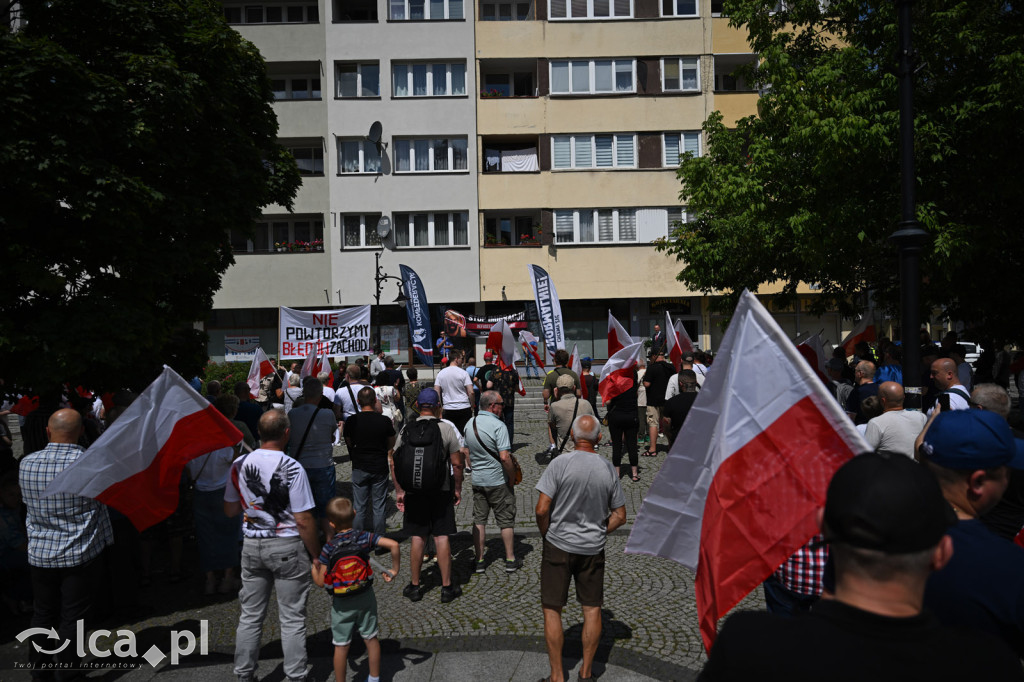Protest „Stop imigracji” w centrum Legnicy.