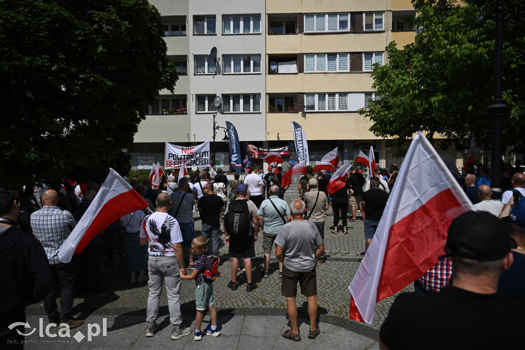 Protest „Stop imigracji” w centrum Legnicy.
