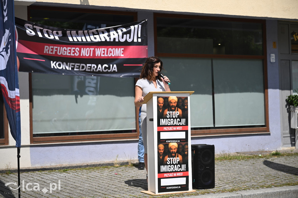 Protest „Stop imigracji” w centrum Legnicy.