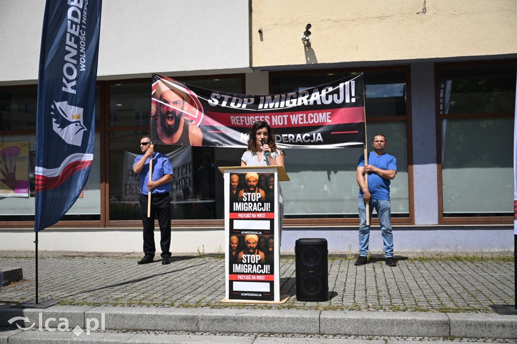 Protest „Stop imigracji” w centrum Legnicy.