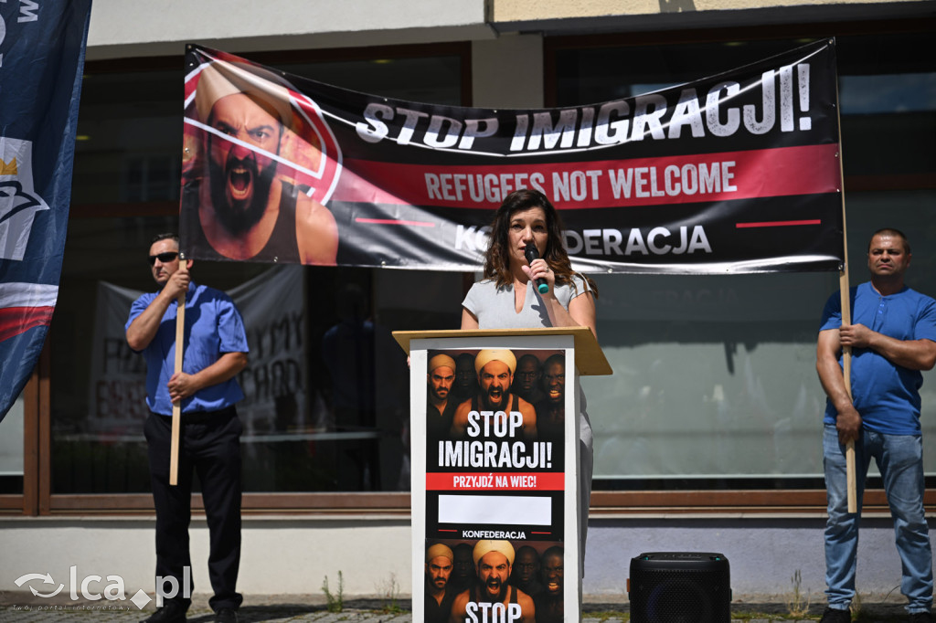 Protest „Stop imigracji” w centrum Legnicy.