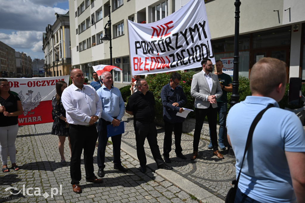 Protest „Stop imigracji” w centrum Legnicy.