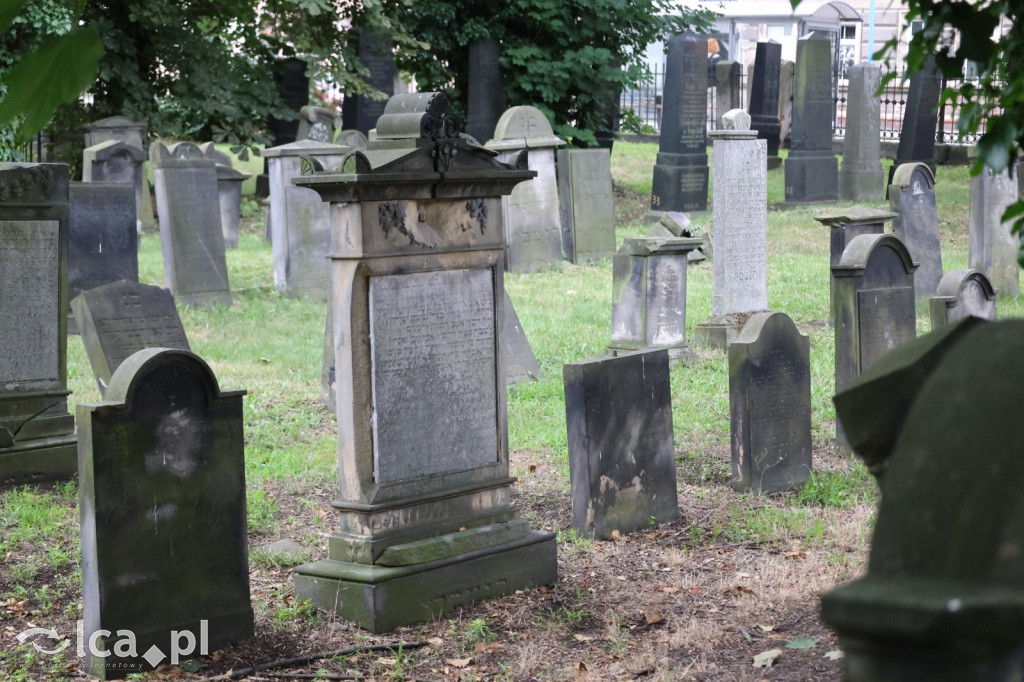 Legnicki Spacer Historyczny – Cmentarz żydowski