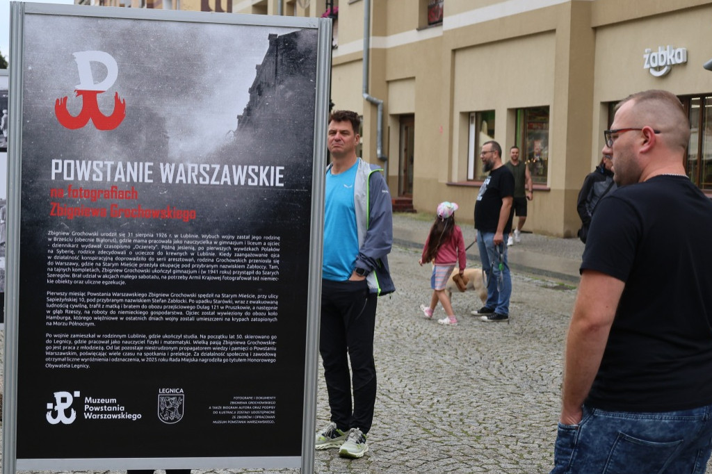 Plenerowa wystawa fotografii Grochowskiego