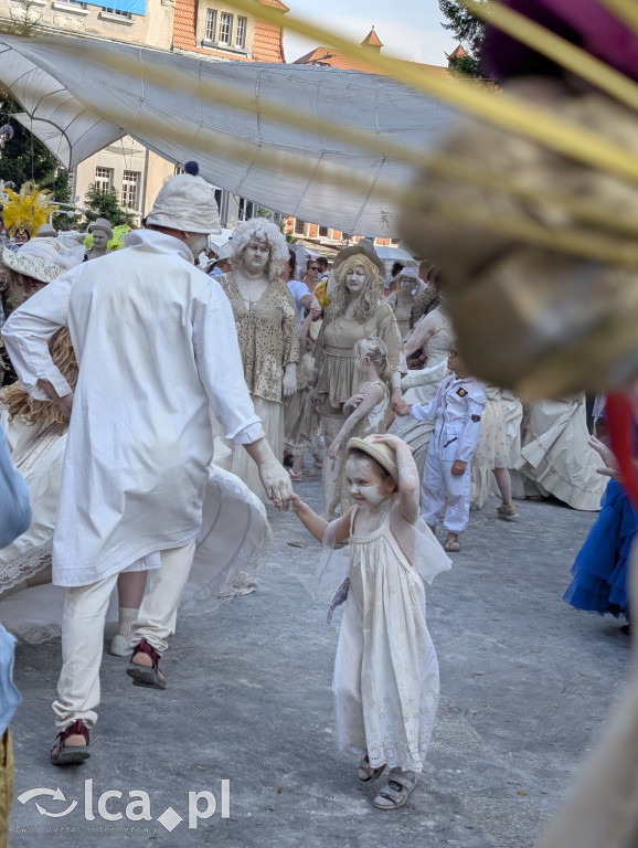 Parada Glinoludów i klimat Święta Ceramiki
