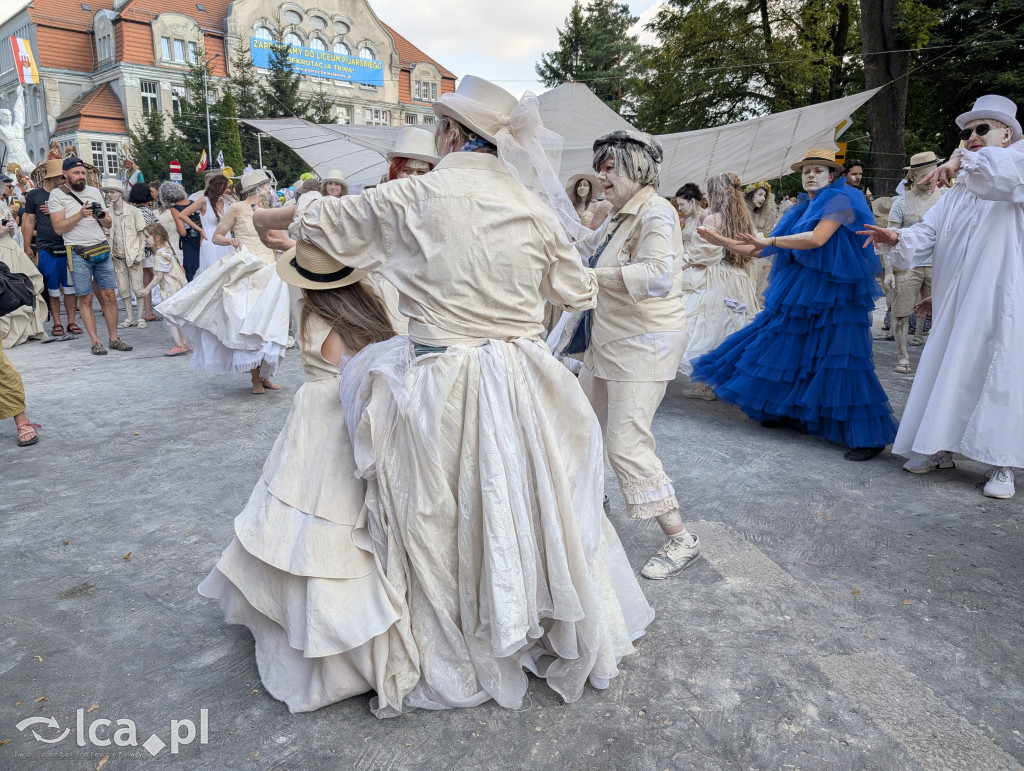 Parada Glinoludów i klimat Święta Ceramiki
