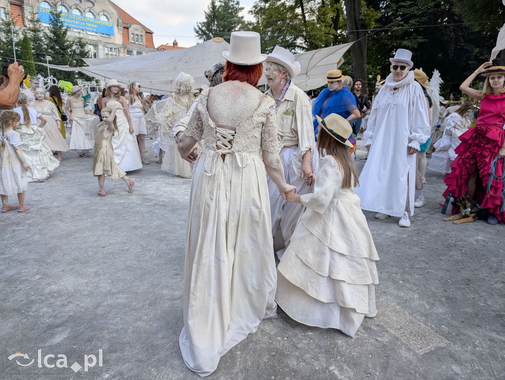 Parada Glinoludów i klimat Święta Ceramiki