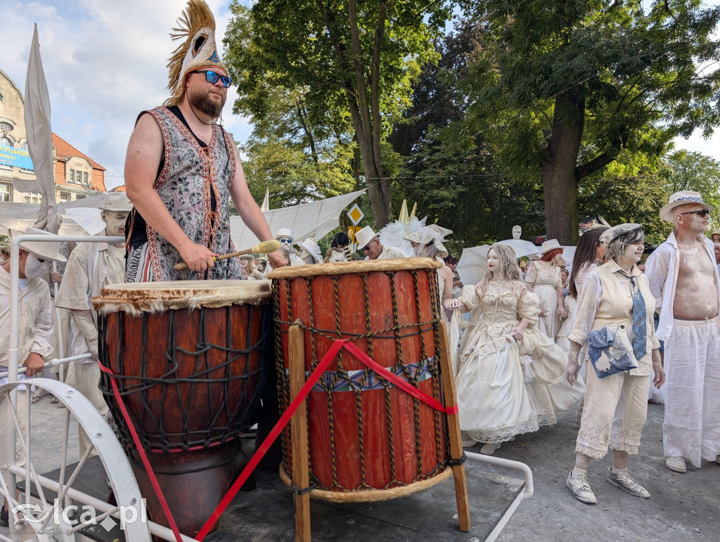 Parada Glinoludów i klimat Święta Ceramiki