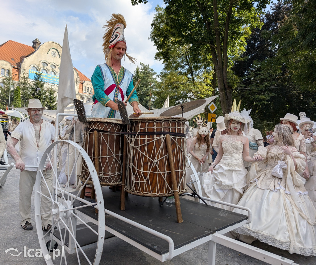 Parada Glinoludów i klimat Święta Ceramiki